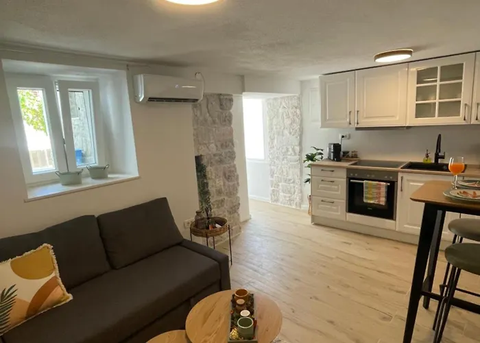Balatura House Feriehus *