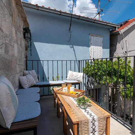 Будинок відпочинку Balatura House