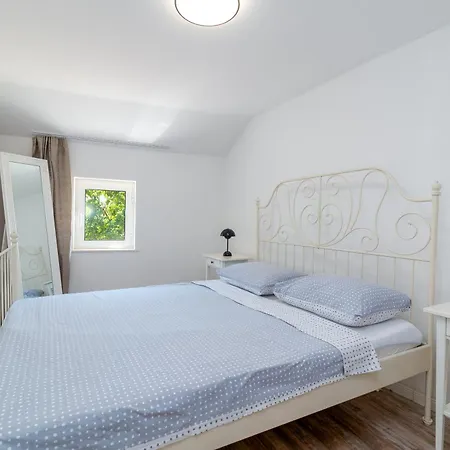 Balatura House Будинок відпочинку Трогір