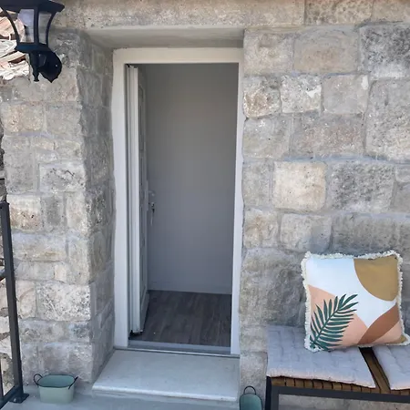 Balatura House * Τρογκίρ